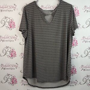 George T-shirt flowy paisley floral pattern Black White Geometric Blouse metal